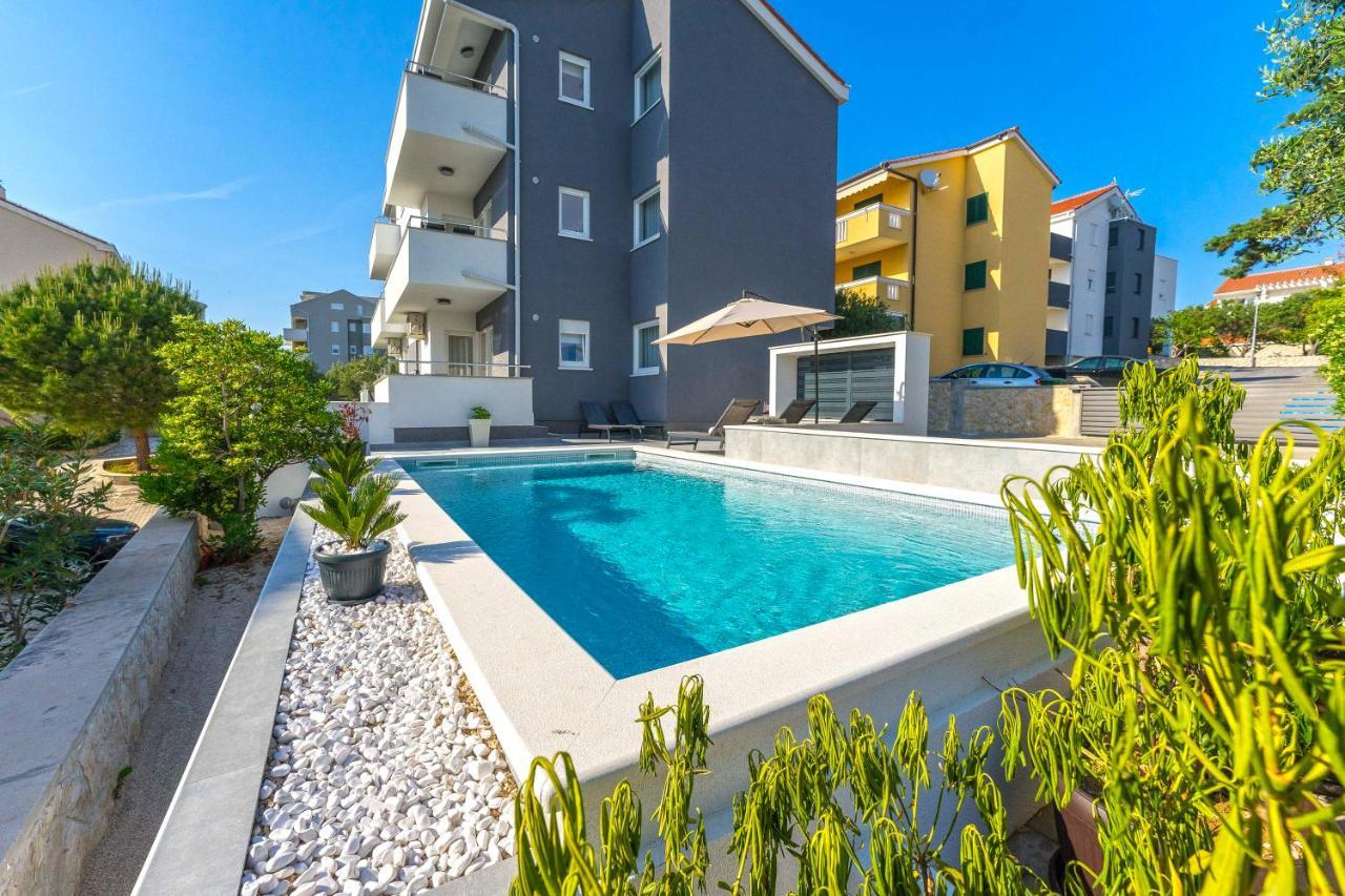 Summer Breeze Pool Apartments Новаля Екстер'єр фото
